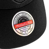 Mitchell & Ness Brooklyn Nets NBA Black Black Logo Classic Red Cap HHSSINTL101-BNEYYPPPBLCK-