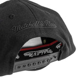 Mitchell & Ness Brooklyn Nets NBA Black Black Logo Classic Red Cap HHSSINTL101-BNEYYPPPBLCK-