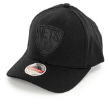 Mitchell & Ness Brooklyn Nets NBA Black Black Logo Classic Red Cap HHSSINTL101-BNEYYPPPBLCK - schwarz-schwarz