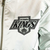 Mitchell & Ness Los Angeles Kings NHL Team OG 2.0 Lightweight Satin Jacke OJZP7094-LAKYYPPPSILV-