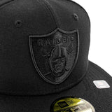 New Era Las Vegas Raiders NFL Black on Black Essential 59Fifty Fitted Cap 60471479-