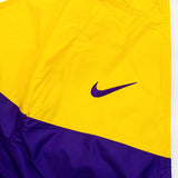 Nike Los Angeles Lakers NBA Lightweight Courtside Regen Jacke EZ2B7FEKR-LAK-