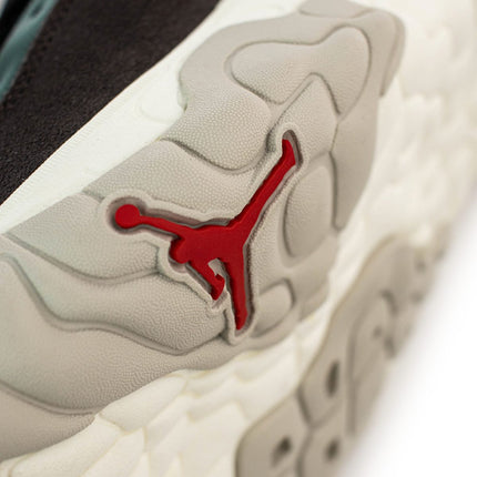 Jordan Delta 2 CV8121-300-