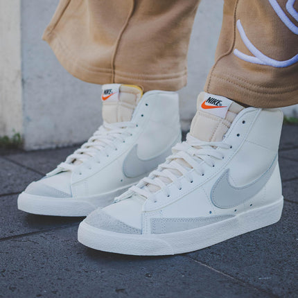 Nike Wmns Blazer Mid 77 CZ1055-120-