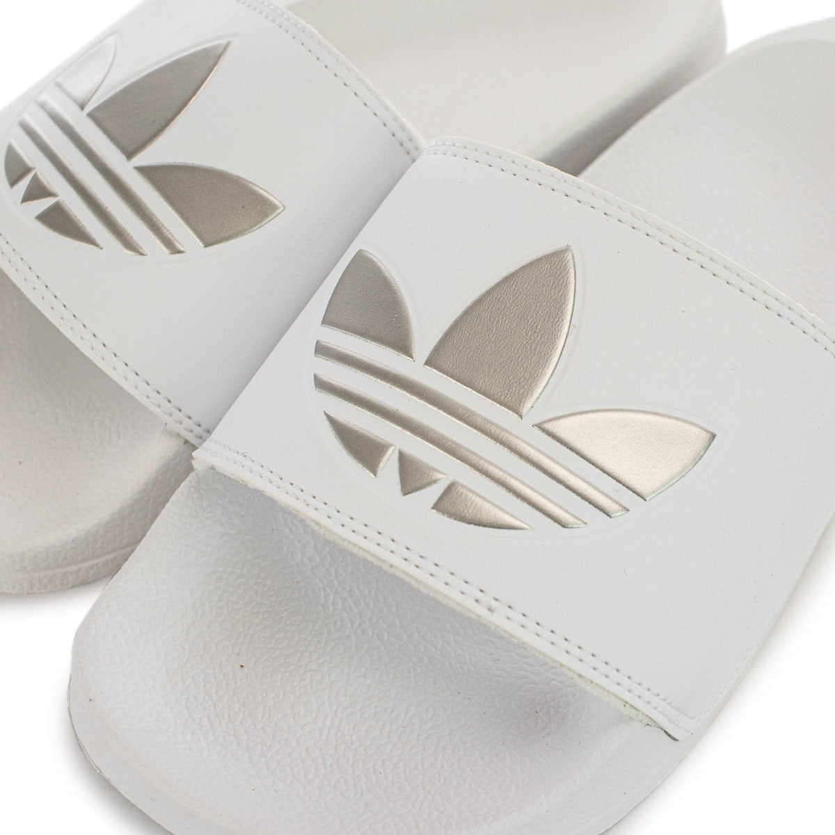 Adidas Adilette Lite W Badeschuhe GZ6197 - weiss-silber – Brooklyn Footwear  x Fashion