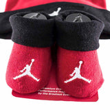 Jordan Basic Hat and Bootie Combo Set (0-6 Monate) LJ0102-R78 - rot-schwarz