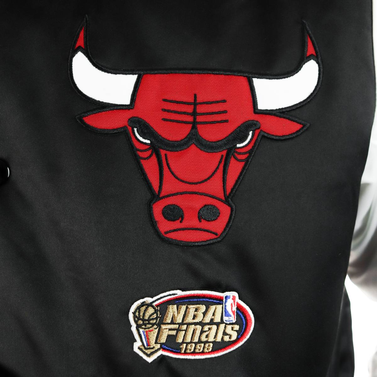 Mitchell & Ness Chicago Bulls NBA Team Origins Varsity Satin Jacke OJBF4854-CBUYYPPPBKWH-