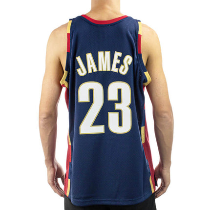 Mitchell & Ness Cleveland Cavaliers NBA Lebron James #23 2.0 Swingman Jersey Trikot SMJYGS18156-CCANAVY08LJA-