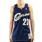 Mitchell & Ness Cleveland Cavaliers NBA Lebron James #23 2.0 Swingman Jersey Trikot SMJYGS18156-CCANAVY08LJA - dunkelblau-rot-weiss