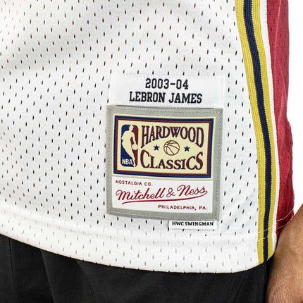 Mitchell & Ness Cleveland Cavaliers NBA Lebron James #23 Swingman Jersey 2.0 Trikot SMJYCP19209-CCAWHIT03LJA-