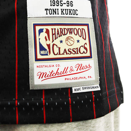 Mitchell & Ness Chicago Bulls NBA 2.0 Toni Kukoč #7 Swingman Jersey Trikot SMJYAC18082-CBUBLCK95TKU-