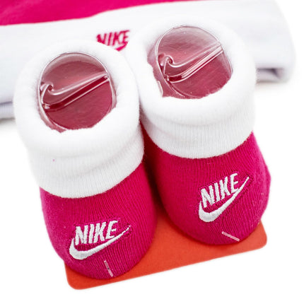 Nike Futura Hat and Bootie Mütze und Socken Set 0-6 Monate LN0049-A4Y-