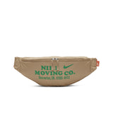 Nike Heritage Waistpack - Moving Co. Bauchtasche 3 Liter DV6072-200 - beige-grün-orange