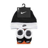 Nike Futura Hat and Bootie Mütze und Socken Set 0-6 Monate LN0049-023 - schwarz-weiss