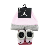 Jordan Basic Hat and Bootie Combo Set 0-6 Monate LJ0102-A9Y - pink-hellgrau