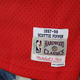 Mitchell & Ness Chicago Bulls NBA Scottie Pippen #33 1997-98 Swingman Jersey Trikot SMJYGS18153-CBUSCAR97SPI-